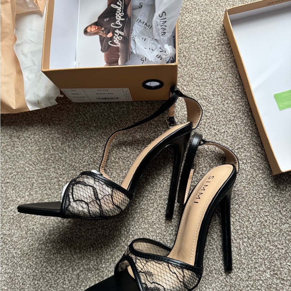 SIMMI Black and Nude Lace Heels
